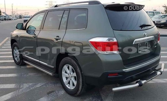 Buy Import Toyota Highlander Green Car in Import - Dubai in Enga Buy Import Toyota Highlander Green Car in Import - Dubai in Enga