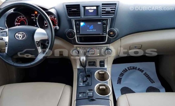 Buy Import Toyota Highlander Green Car in Import - Dubai in Enga Buy Import Toyota Highlander Green Car in Import - Dubai in Enga