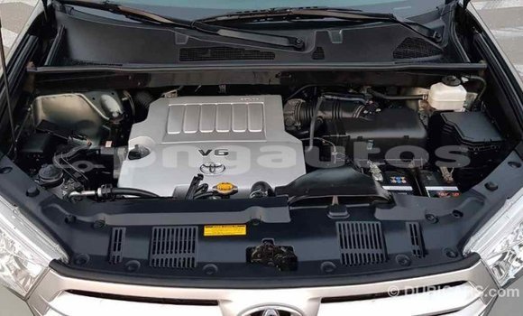 Buy Import Toyota Highlander Green Car in Import - Dubai in Enga Buy Import Toyota Highlander Green Car in Import - Dubai in Enga