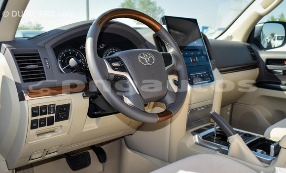 Buy Import Toyota Land Cruiser White Car in Import - Dubai in Enga Buy Import Toyota Land Cruiser White Car in Import - Dubai in Enga