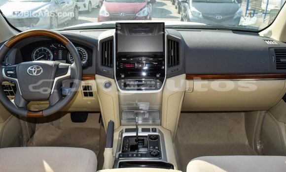 Buy Import Toyota Land Cruiser White Car in Import - Dubai in Enga Buy Import Toyota Land Cruiser White Car in Import - Dubai in Enga