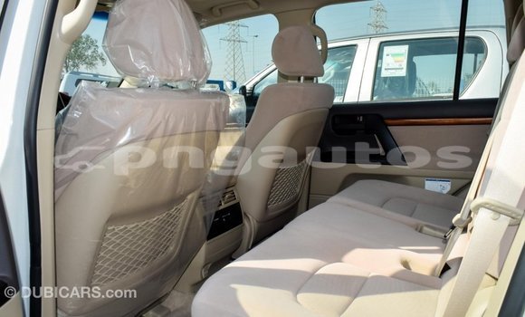 Buy Import Toyota Land Cruiser White Car in Import - Dubai in Enga Buy Import Toyota Land Cruiser White Car in Import - Dubai in Enga