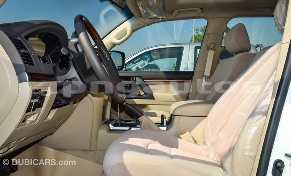 Buy Import Toyota Land Cruiser White Car in Import - Dubai in Enga Buy Import Toyota Land Cruiser White Car in Import - Dubai in Enga