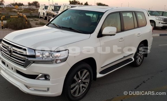 Buy Import Toyota Land Cruiser White Car in Import - Dubai in Enga Buy Import Toyota Land Cruiser White Car in Import - Dubai in Enga