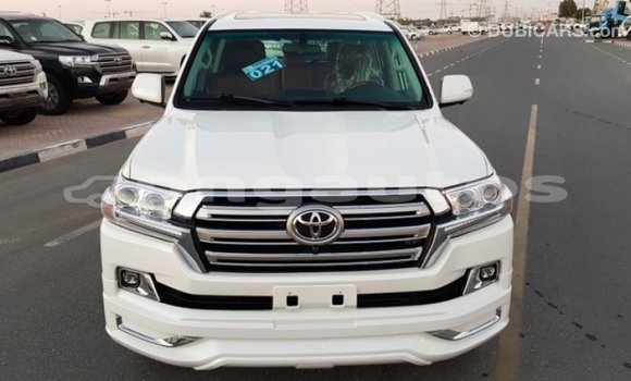 Buy Import Toyota Land Cruiser White Car in Import - Dubai in Enga Buy Import Toyota Land Cruiser White Car in Import - Dubai in Enga