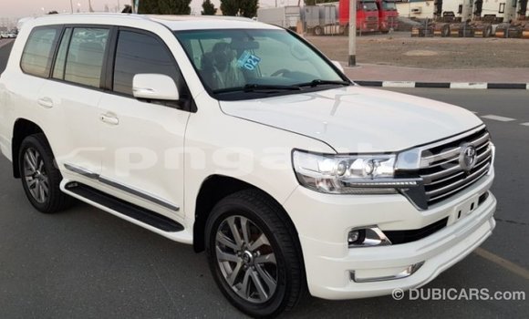 Buy Import Toyota Land Cruiser White Car in Import - Dubai in Enga Buy Import Toyota Land Cruiser White Car in Import - Dubai in Enga