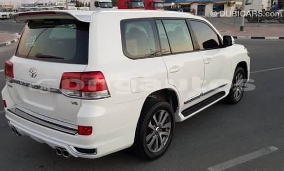 Buy Import Toyota Land Cruiser White Car in Import - Dubai in Enga Buy Import Toyota Land Cruiser White Car in Import - Dubai in Enga