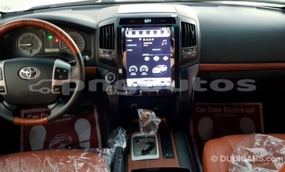 Buy Import Toyota Land Cruiser White Car in Import - Dubai in Enga Buy Import Toyota Land Cruiser White Car in Import - Dubai in Enga