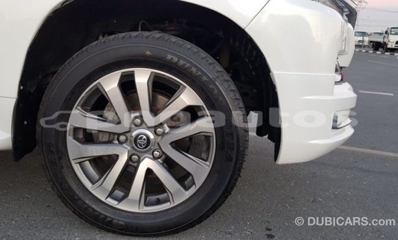 Buy Import Toyota Land Cruiser White Car in Import - Dubai in Enga Buy Import Toyota Land Cruiser White Car in Import - Dubai in Enga
