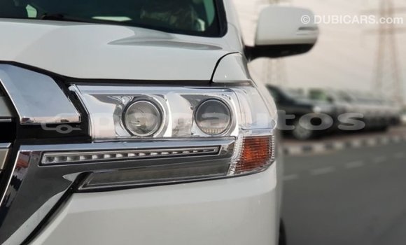 Buy Import Toyota Land Cruiser White Car in Import - Dubai in Enga Buy Import Toyota Land Cruiser White Car in Import - Dubai in Enga