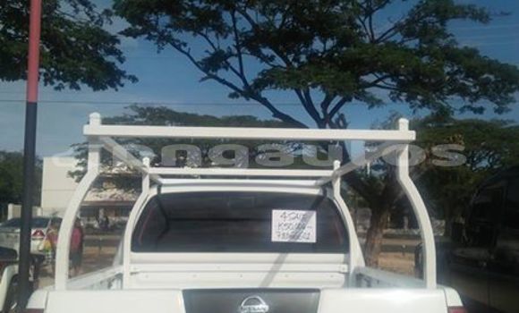 Buy Used Nissan Navara White Car in Port Moresby in National Capital District Buy Used Nissan Navara White Car in Port Moresby in National Capital District