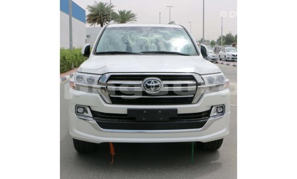 Buy Import Toyota Land Cruiser White Car in Import - Dubai in Enga Buy Import Toyota Land Cruiser White Car in Import - Dubai in Enga