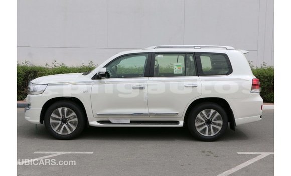 Buy Import Toyota Land Cruiser White Car in Import - Dubai in Enga Buy Import Toyota Land Cruiser White Car in Import - Dubai in Enga