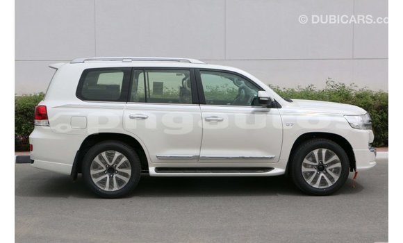 Buy Import Toyota Land Cruiser White Car in Import - Dubai in Enga Buy Import Toyota Land Cruiser White Car in Import - Dubai in Enga