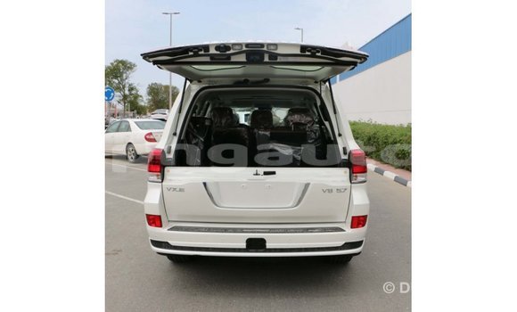 Buy Import Toyota Land Cruiser White Car in Import - Dubai in Enga Buy Import Toyota Land Cruiser White Car in Import - Dubai in Enga