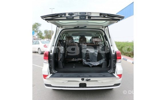 Buy Import Toyota Land Cruiser White Car in Import - Dubai in Enga Buy Import Toyota Land Cruiser White Car in Import - Dubai in Enga