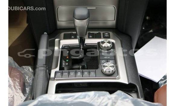Buy Import Toyota Land Cruiser White Car in Import - Dubai in Enga Buy Import Toyota Land Cruiser White Car in Import - Dubai in Enga