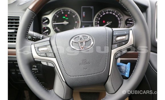 Buy Import Toyota Land Cruiser White Car in Import - Dubai in Enga Buy Import Toyota Land Cruiser White Car in Import - Dubai in Enga