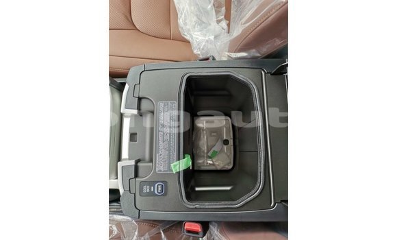 Buy Import Toyota Land Cruiser White Car in Import - Dubai in Enga Buy Import Toyota Land Cruiser White Car in Import - Dubai in Enga