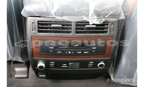 Buy Import Toyota Land Cruiser White Car in Import - Dubai in Enga Buy Import Toyota Land Cruiser White Car in Import - Dubai in Enga