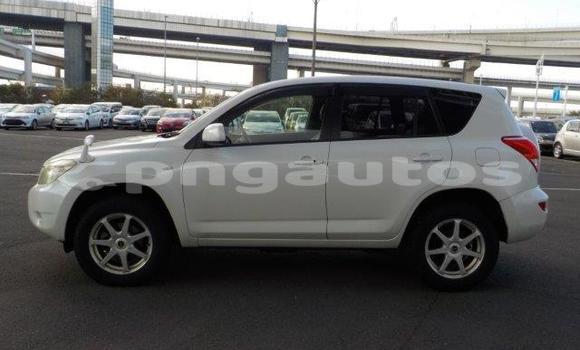 Buy Import Toyota RAV4 White Car in Port Moresby in National Capital District Buy Import Toyota RAV4 White Car in Port Moresby in National Capital District