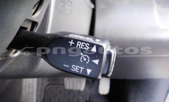 Buy Import Toyota RAV4 White Car in Port Moresby in National Capital District Buy Import Toyota RAV4 White Car in Port Moresby in National Capital District