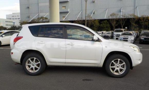 Buy Import Toyota RAV4 White Car in Port Moresby in National Capital District Buy Import Toyota RAV4 White Car in Port Moresby in National Capital District