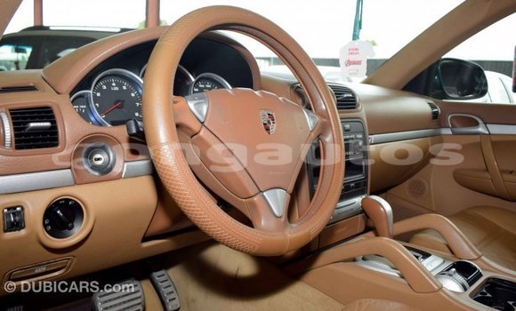 Buy Import Porsche Cayenne Green Car in Import - Dubai in Enga Buy Import Porsche Cayenne Green Car in Import - Dubai in Enga