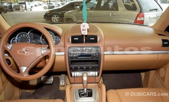 Buy Import Porsche Cayenne Green Car in Import - Dubai in Enga Buy Import Porsche Cayenne Green Car in Import - Dubai in Enga