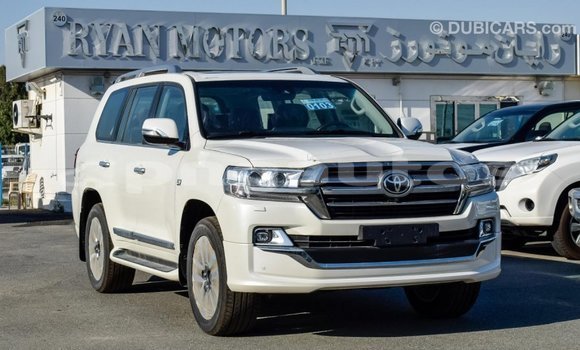 Acheter Import Voiture Toyota Land Cruiser Blanc à Import - Dubai, Enga Acheter Import Voiture Toyota Land Cruiser Blanc à Import - Dubai, Enga