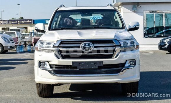 Acheter Import Voiture Toyota Land Cruiser Blanc à Import - Dubai, Enga Acheter Import Voiture Toyota Land Cruiser Blanc à Import - Dubai, Enga