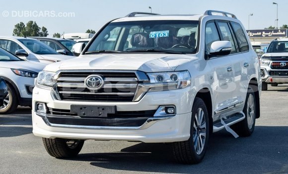 Acheter Import Voiture Toyota Land Cruiser Blanc à Import - Dubai, Enga Acheter Import Voiture Toyota Land Cruiser Blanc à Import - Dubai, Enga