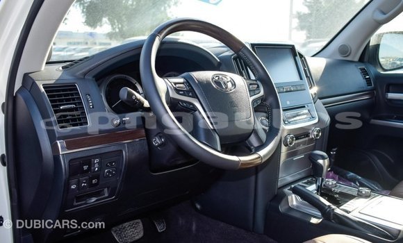 Acheter Import Voiture Toyota Land Cruiser Blanc à Import - Dubai, Enga Acheter Import Voiture Toyota Land Cruiser Blanc à Import - Dubai, Enga