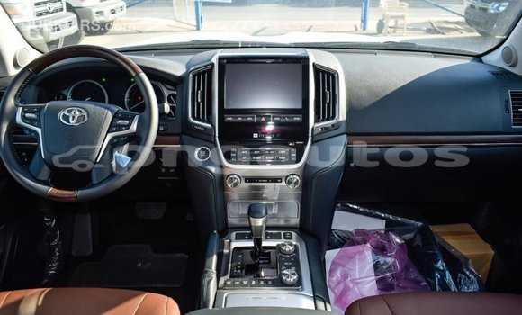 Acheter Import Voiture Toyota Land Cruiser Blanc à Import - Dubai, Enga Acheter Import Voiture Toyota Land Cruiser Blanc à Import - Dubai, Enga