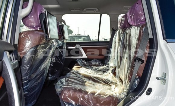 Acheter Import Voiture Toyota Land Cruiser Blanc à Import - Dubai, Enga Acheter Import Voiture Toyota Land Cruiser Blanc à Import - Dubai, Enga