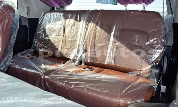 Acheter Import Voiture Toyota Land Cruiser Blanc à Import - Dubai, Enga Acheter Import Voiture Toyota Land Cruiser Blanc à Import - Dubai, Enga