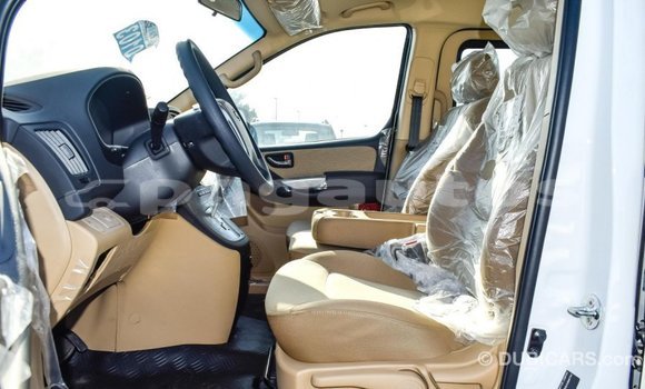 Acheter Import Voiture Hyundai Accent Blanc à Import - Dubai, Enga Acheter Import Voiture Hyundai Accent Blanc à Import - Dubai, Enga