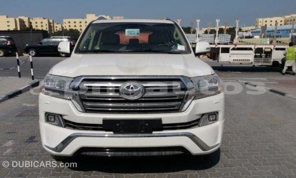 Buy Import Toyota Land Cruiser White Car in Import - Dubai in Enga Buy Import Toyota Land Cruiser White Car in Import - Dubai in Enga