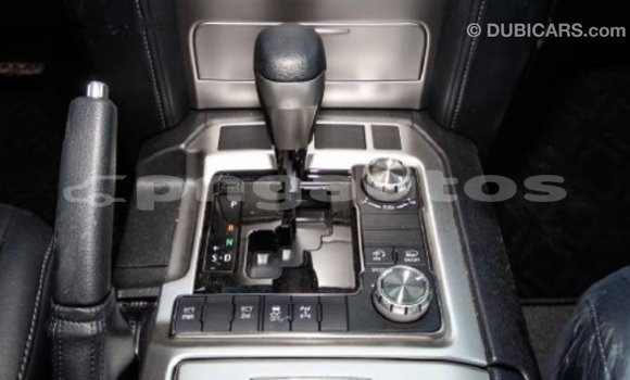 Buy Import Toyota Land Cruiser White Car in Import - Dubai in Enga Buy Import Toyota Land Cruiser White Car in Import - Dubai in Enga