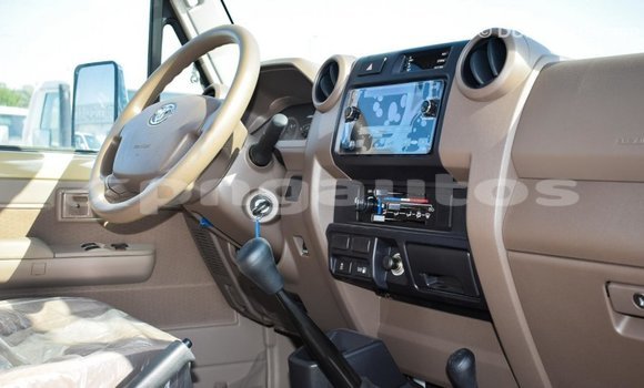 Buy Import Toyota Land Cruiser Beige Car in Import - Dubai in Enga Buy Import Toyota Land Cruiser Beige Car in Import - Dubai in Enga