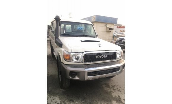 Buy Import Toyota Land Cruiser White Car in Import - Dubai in Enga Buy Import Toyota Land Cruiser White Car in Import - Dubai in Enga