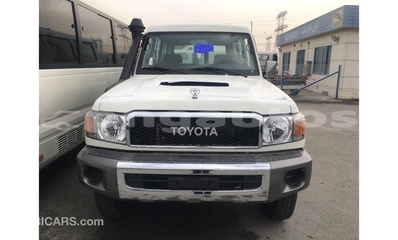 Buy Import Toyota Land Cruiser White Car in Import - Dubai in Enga Buy Import Toyota Land Cruiser White Car in Import - Dubai in Enga
