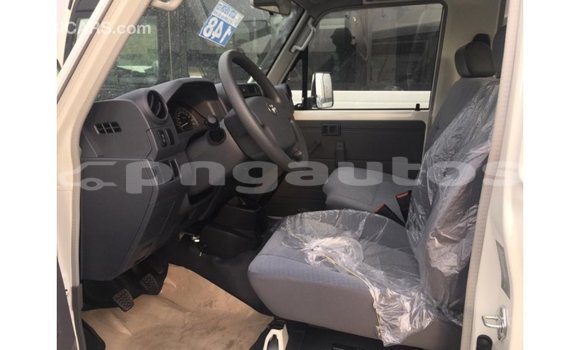 Buy Import Toyota Land Cruiser White Car in Import - Dubai in Enga Buy Import Toyota Land Cruiser White Car in Import - Dubai in Enga