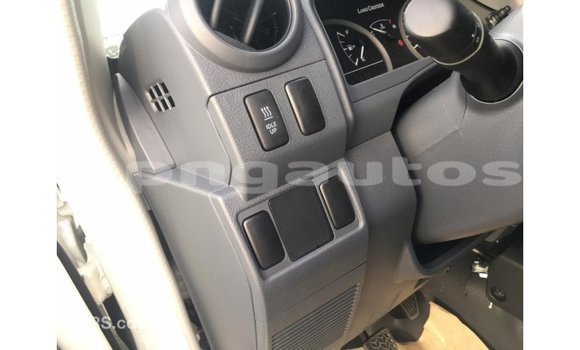 Buy Import Toyota Land Cruiser White Car in Import - Dubai in Enga Buy Import Toyota Land Cruiser White Car in Import - Dubai in Enga