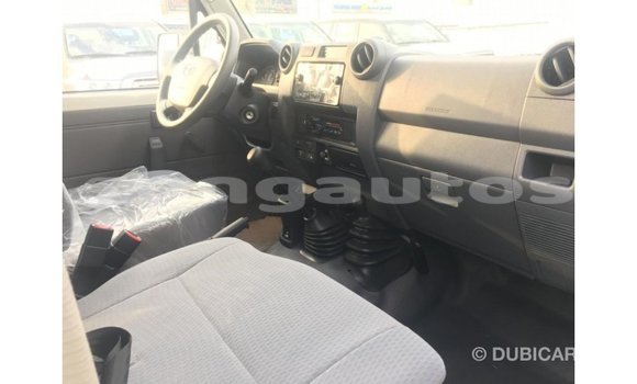 Buy Import Toyota Land Cruiser White Car in Import - Dubai in Enga Buy Import Toyota Land Cruiser White Car in Import - Dubai in Enga