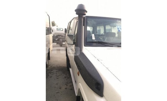 Buy Import Toyota Land Cruiser White Car in Import - Dubai in Enga Buy Import Toyota Land Cruiser White Car in Import - Dubai in Enga