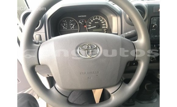 Buy Import Toyota Land Cruiser White Car in Import - Dubai in Enga Buy Import Toyota Land Cruiser White Car in Import - Dubai in Enga