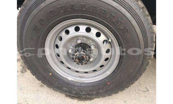 Buy Import Toyota Land Cruiser White Car in Import - Dubai in Enga Buy Import Toyota Land Cruiser White Car in Import - Dubai in Enga