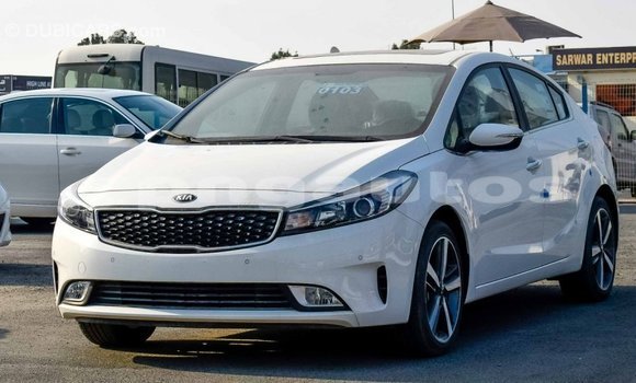 Acheter Import Voiture Kia Cerato Blanc à Import - Dubai, Enga Acheter Import Voiture Kia Cerato Blanc à Import - Dubai, Enga