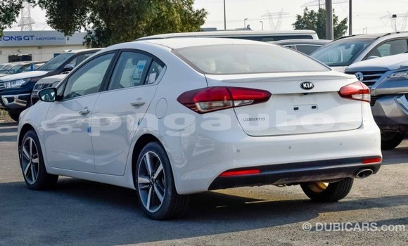 Acheter Import Voiture Kia Cerato Blanc à Import - Dubai, Enga Acheter Import Voiture Kia Cerato Blanc à Import - Dubai, Enga